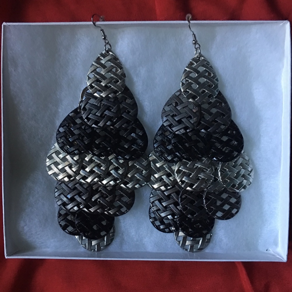 Jewelry never worn